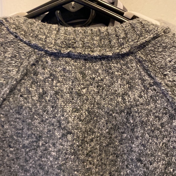 Abercrombie grey raglan sweater in a cotton blend that’s very soft - Picture 5 of 5